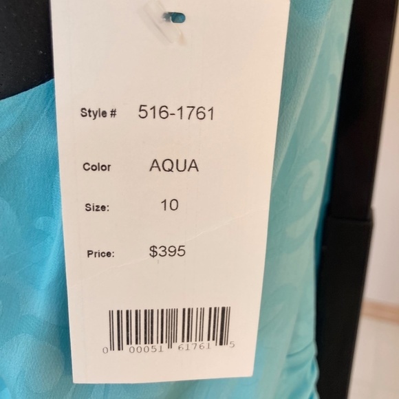 Dress - Picture 2 of 3